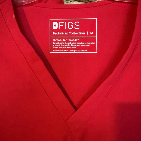 Figs Pop Red scrub set - Picture 3 of 6